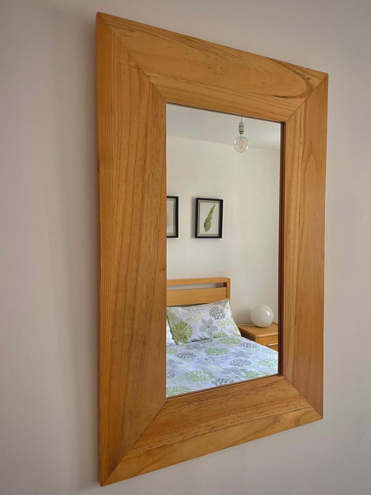 Bright 2-Bedroom Apartment With Parking In Montrose Exterior foto
