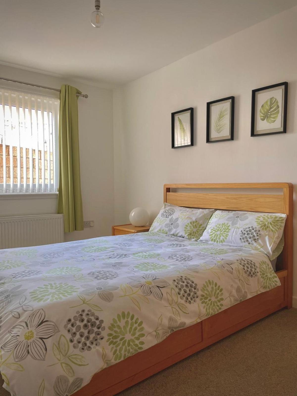 Bright 2-Bedroom Apartment With Parking In Montrose Exterior foto