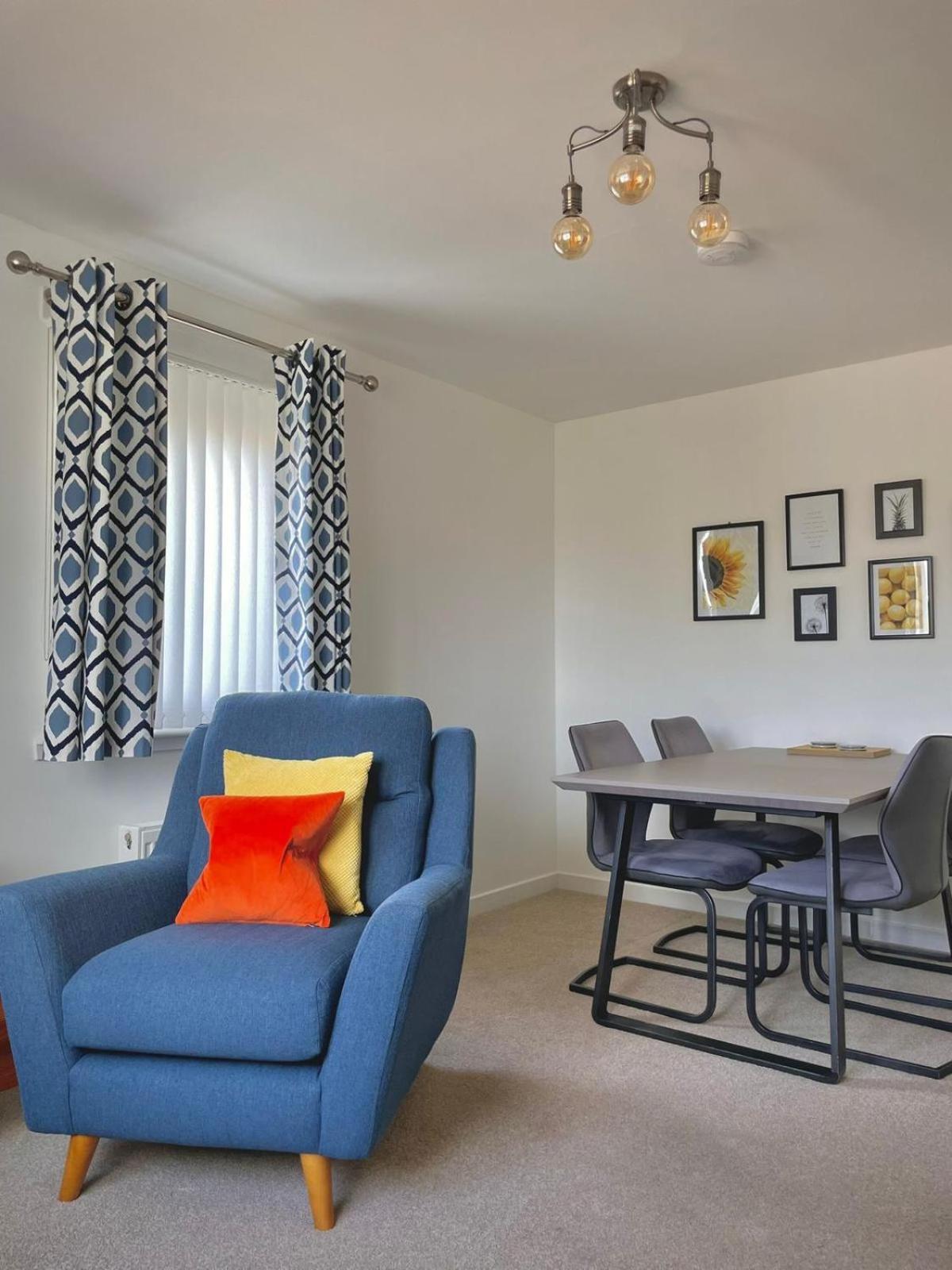 Bright 2-Bedroom Apartment With Parking In Montrose Exterior foto